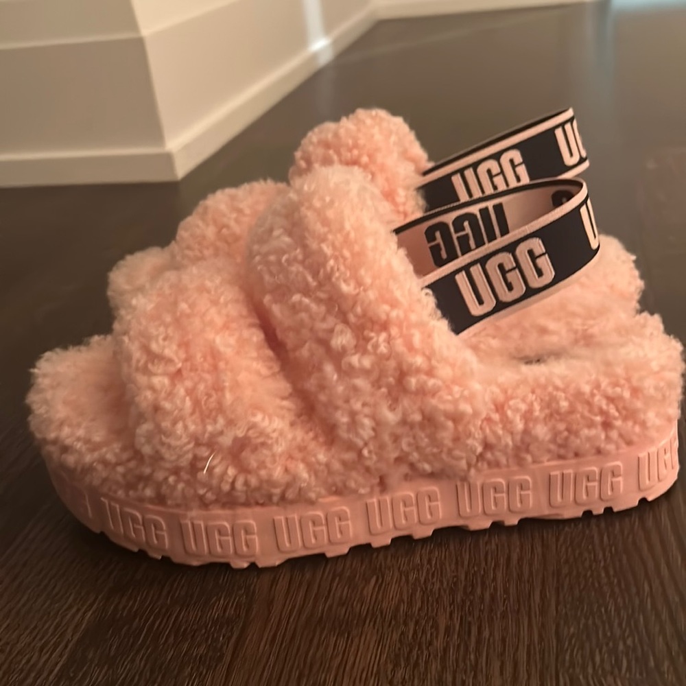 UGGS clog slippers size 8